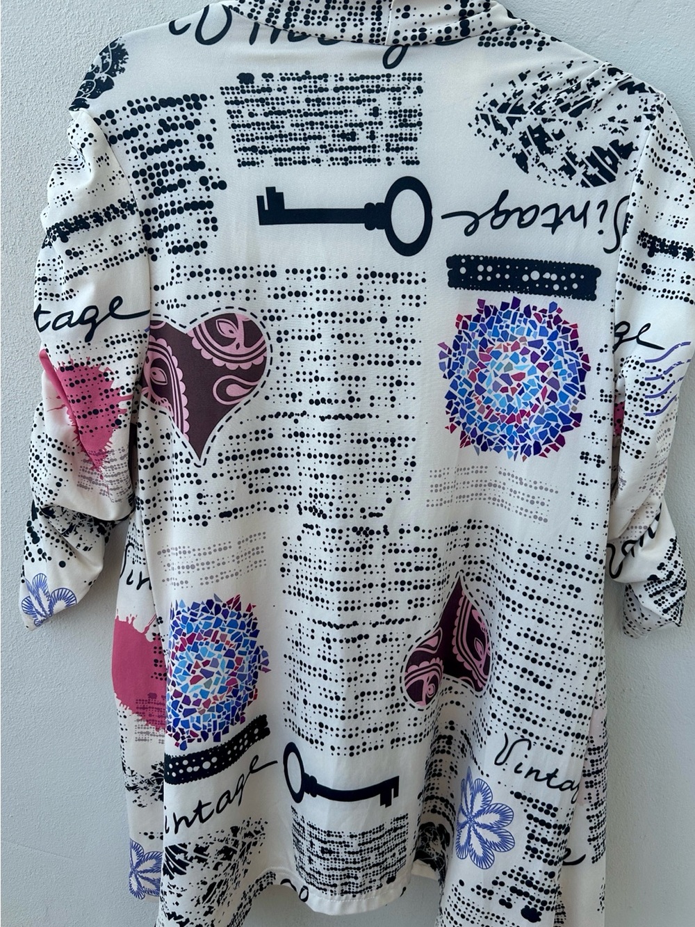 Lily abstract Printed Open Front Kimono Jacket in Cream, Black & Pink - Picture 4 of 6